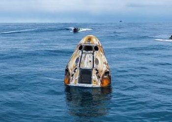 Una nave espacial Dragon de SpaceX que transportaba a la tripulación del Ax-3 amerizó frente a la costa de Florida