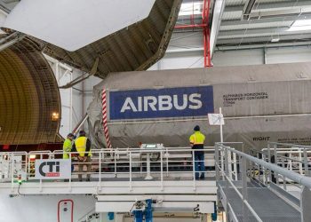 El satélite Eutelsat 36D vuela hacia Florida para ser lanzado a finales de mes