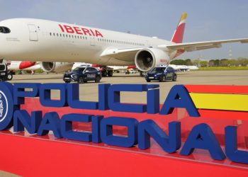 Iberia bautiza su último A350 Next con el nombre de “Bicentenario Policía Nacional”