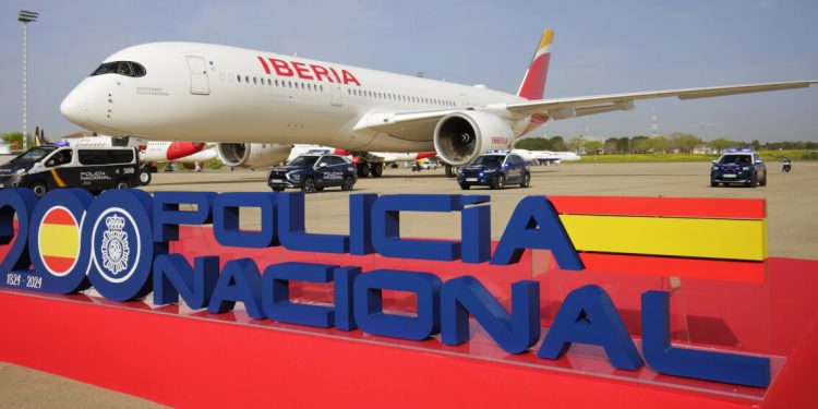 Iberia bautiza su último A350 Next con el nombre de “Bicentenario Policía Nacional”