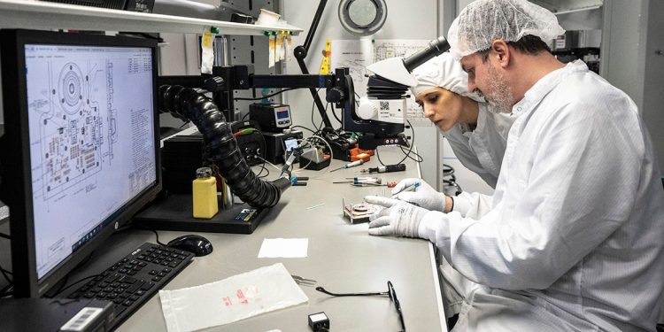 Leonardo logra un contrato para desarrollar una nueva tecnología de reloj atómico para Galileo