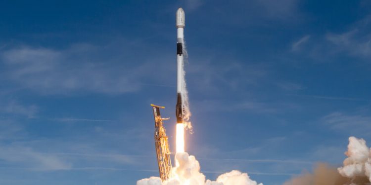 Un Falcon 9 lanzó la misión Transporter 10 con el satélite Horacio de la empresa española Satlantis