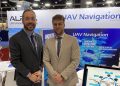 De izquierda a derecha, César Martínez Argote (director de Producto de Grupo Oesía) y Adrián Albacete (Account Manager en UAV Navigation-Grupo Oesía)