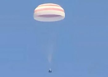 La Soyuz MS-24, con tres astronautas a bordo procedentes de la ISS, aterrizó en Kazajstán
