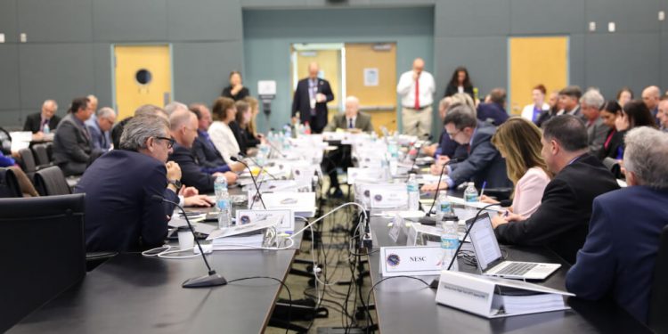 Los responsables de misión de la Nasa, Boeing y United Launch Alliance se reunieron el jueves en el Centro Espacial Kennedy de la agencia en Florida