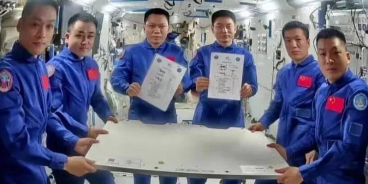 Regresa a la Tierra la nave espacial Shenzhou-17 con tres astronautas chinos desde su estación espacial