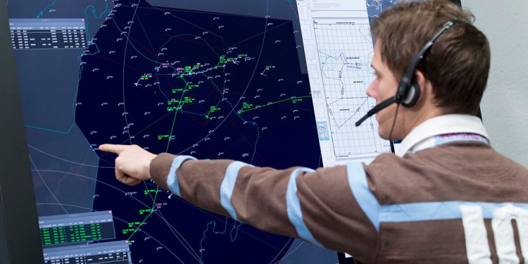 Sistema Automatizado de Control de Tránsito Aéreo (SACTA) de ENAIRE
