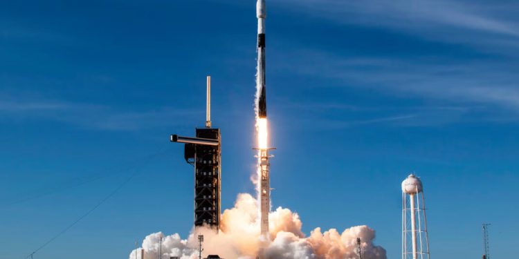 SpaceX lanzó el sábado el satélite europeo EUTELSAT 36D