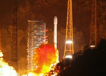 China lanza seis satélites, uno de ellos para una misión de comunicaciones de Pakistán