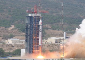 China lanzó un cohete Larga marcha-2D con cuatro satélites a bordo