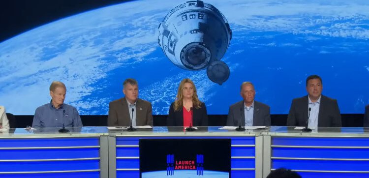 Directivos y técnicos de la Nasa, Boeing y ULA debaten los detalles previos al lanzamiento