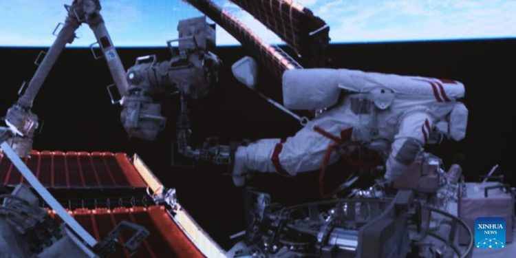 La tripulación del Shenzhou-18 completó la salida espacial más larga para los astronautas chinos