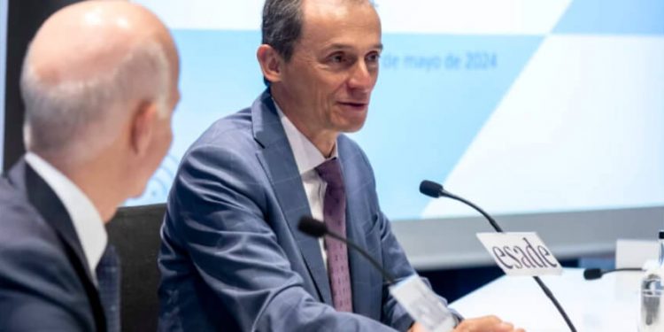 Pedro Duque, presidente de Hispasat, destaca la disrupción del espacio en la economía global