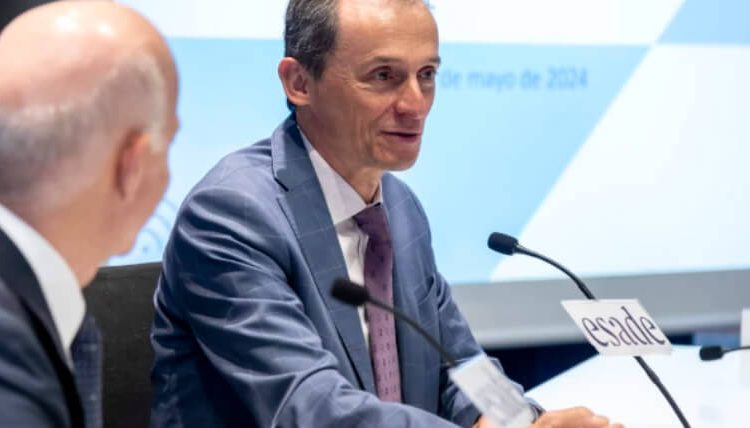 Pedro Duque, presidente de Hispasat, destaca la disrupción del espacio en la economía global