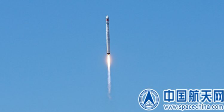 Vuelo inaugural del cohete chino Larga Marcha-6C con cuatro satélites a bordo