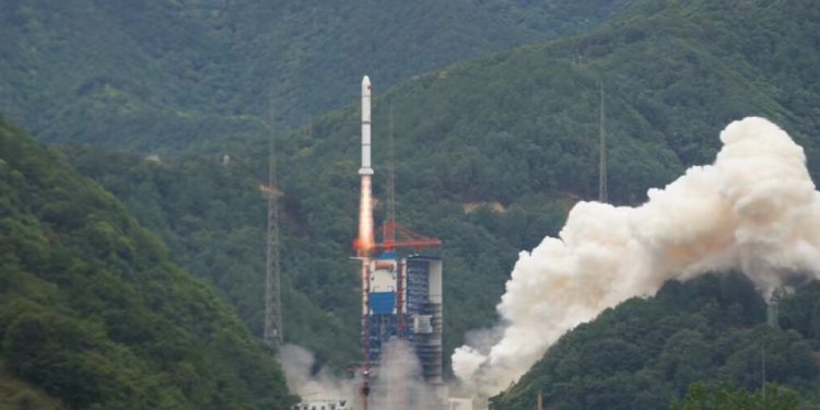 China lanzó un nuevo satélite astronómico desarrollado en cooperación con Francia