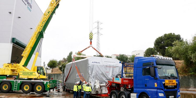 El satélite SpainSat NG II se traslada desde Madrid a Toulouse para concluir su montaje