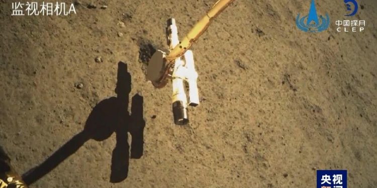 La nave china Chang’e despega con las primeras muestras recogidas de la cara oculta de la Luna