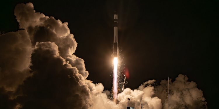 Rocket Lab lanzó la misión número 50 de sus cohetes Electron y desplegó satélites para Kinéis