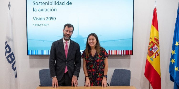 Benito Núñez, secretario general de Transportes Aéreo y Marítimo del Ministerio, firmó la adhesión