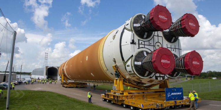 Boeing entrega una etapa de cohete a la Nasa