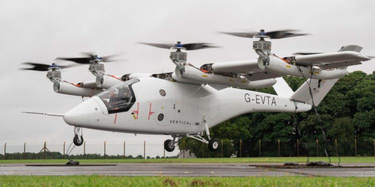 El nuevo prototipo VX4 de Vertical Aerospace completó su primer vuelo tripulado cautivo