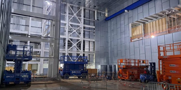La ESA estrena en ESTEC la cámara de pruebas de antenas espaciales Hertz 2.0