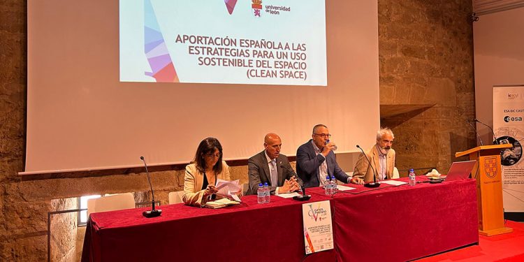 León reúne a las personalidades más relevantes del sector espacial español