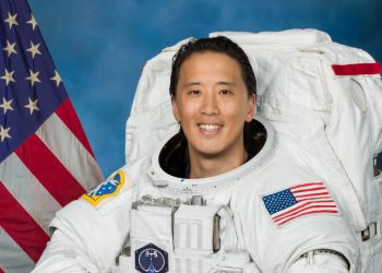 El astronauta Jonny Kim se unirá a la ISS en 2025 como ingeniero de vuelo