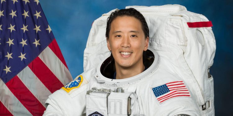El astronauta Jonny Kim se unirá a la ISS en 2025 como ingeniero de vuelo