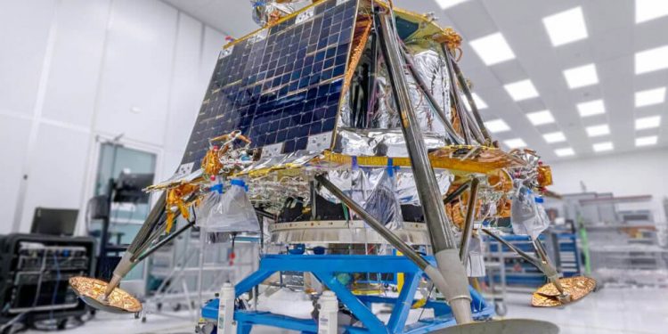 Firefly Aerospace avanza en su misión lunar con la llegada del módulo Blue Ghost al JPL para pruebas ambientales