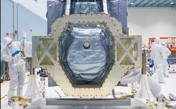 Instrumento telescopio espacial Rover