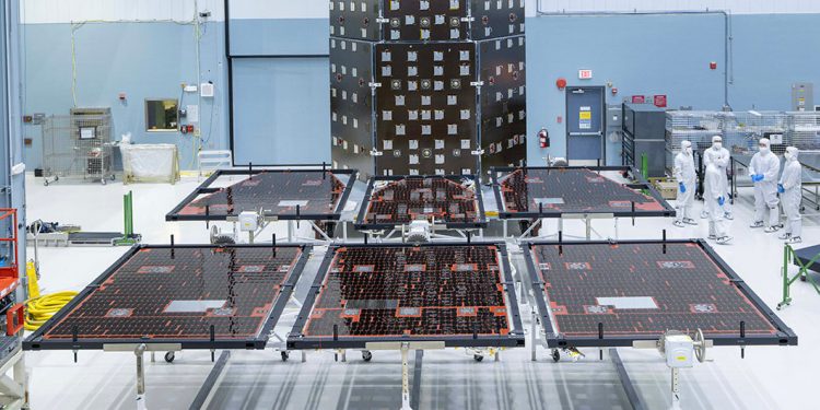 La Nasa prueba los paneles solares del telescopio espacial Nancy Grace Roman