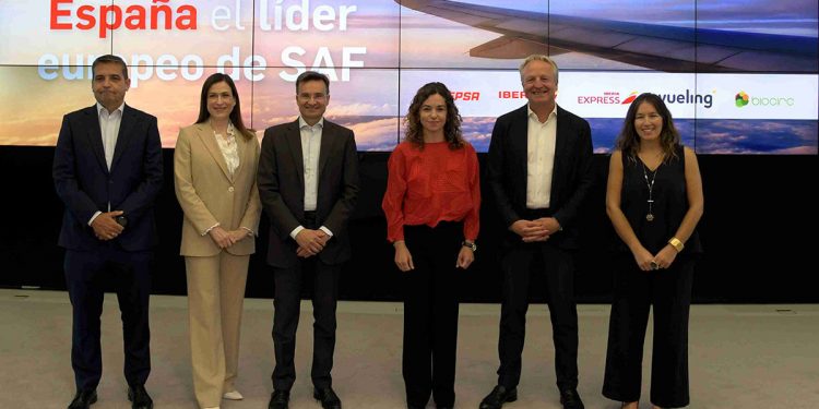 Cepsa, Iberia y Vueling proponen medidas para hacer de España el líder europeo en SAF