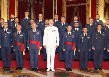 El Rey recibe a una comisión de participantes en el despliegue “Pacific Skies 2024”