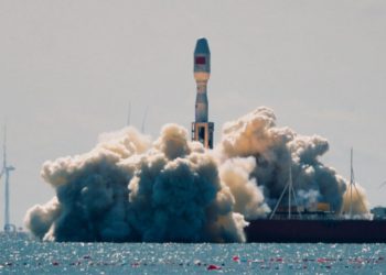 El cohete Jielong-3 logra un lanzamiento exitoso desde el mar y coloca ocho satélites en órbita