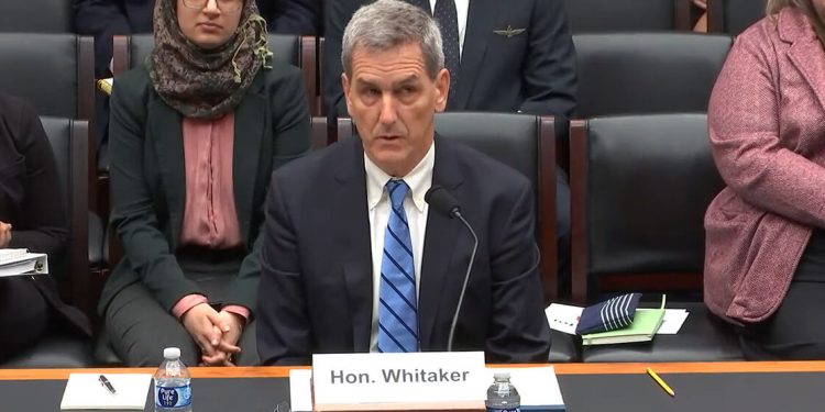 El director de la Administración Federal de Aviación (FAA) de Estados Unidos, Mike Whitaker.
