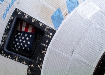 Los astronautas Wilmore y Williams de la Nasa despiden a la nave Starliner