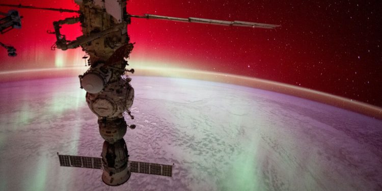Regresa de la ISS la Soyuz MS-25 con tres astronautas a bordo