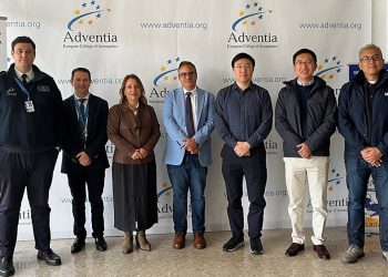 Adventia y la Universidad de Salamanca presentan su grado en aviación a una delegación china