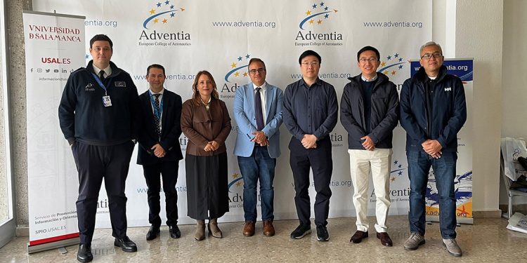 Adventia y la Universidad de Salamanca presentan su grado en aviación a una delegación china
