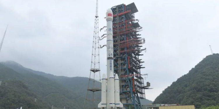 China lanza el satélite de alta órbita 03 con el cohete Gran Marcha 3B desde Xichang