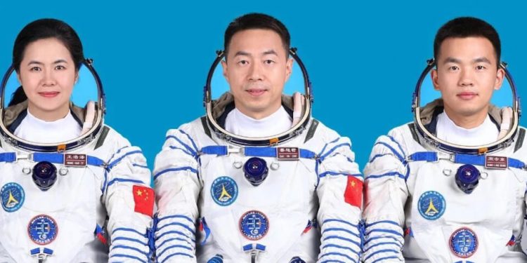 China lanza la misión Shenzhou-19 con tres astronautas a bordo a su estación espacial