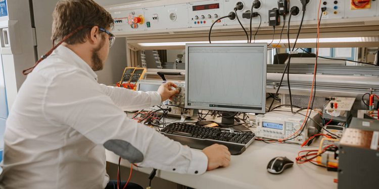 Collins Aerospace impulsa el futuro de la propulsión híbrida con avances en control y distribución de energía eléctrica