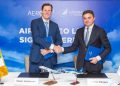 El contrato fue firmado por Samir Rzayev, presidente de Azerbaijan Airlines CJSC, y Peter Anderson, director comercial de AerCap.