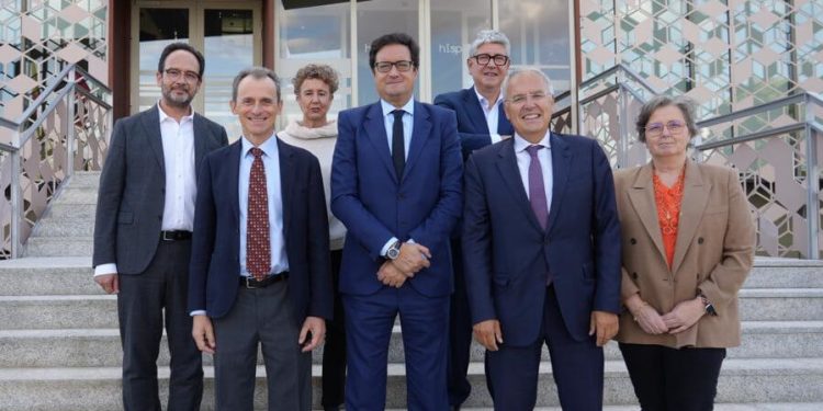 El ministro Óscar López conoció en Arganda del Rey los principales proyectos de Hispasat