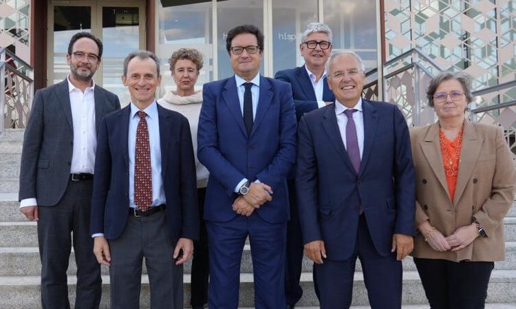 El ministro Óscar López conoció en Arganda del Rey los principales proyectos de Hispasat