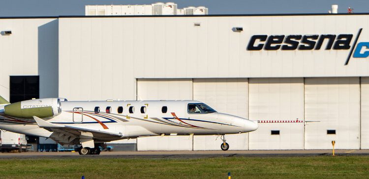 El prototipo del avión Cessna Citation CJ4 Gen3 emprende el vuelo