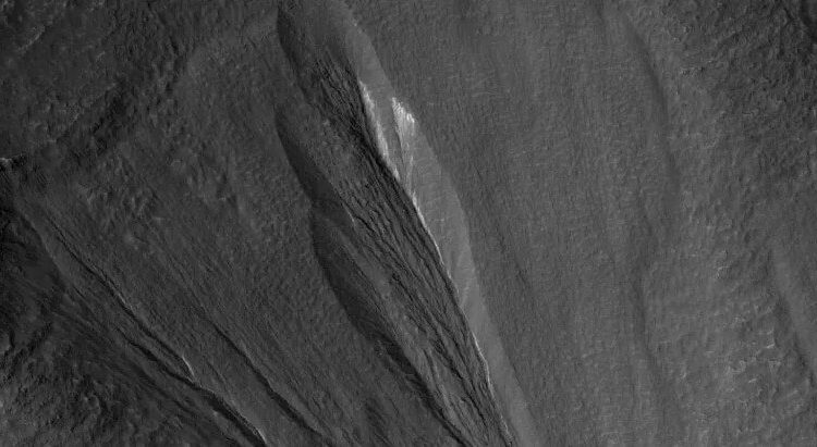 Investigadores de la Nasa creen posible encontrar vida bajo el hielo de Marte