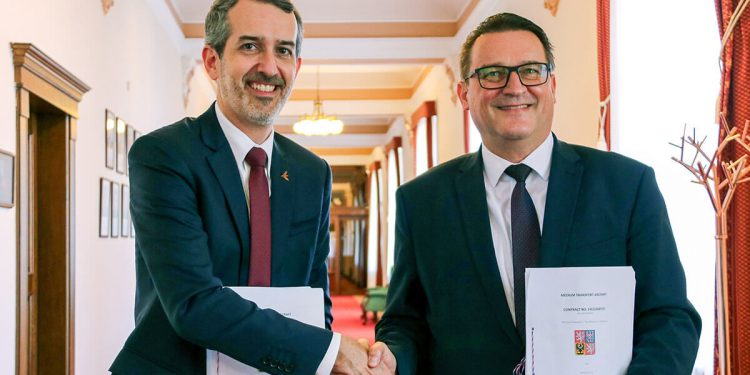 La República Checa moderniza su fuerza aérea con la adquisición de dos Embraer C-390 Millennium